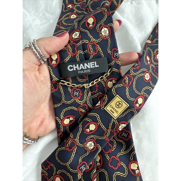 CHANEL Silk Logo Chain Tie - Picture 6 of 6